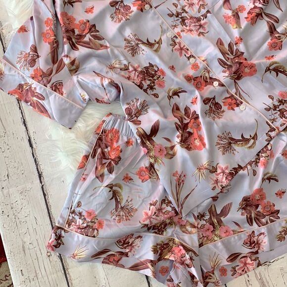 VICTORIA'S SECRET
Satin Short Pajama’s Set - Picture 12 of 16